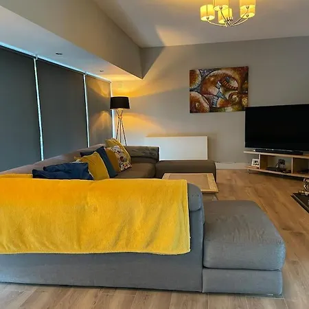 5 Bed House 35 Mins To Dublin Straffan